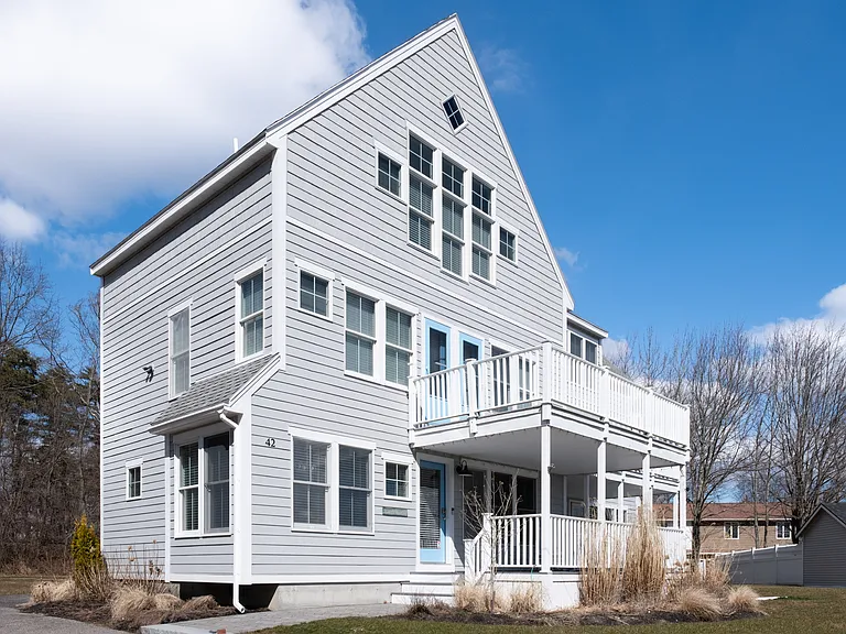 42 Reggio Ave — Photo 1