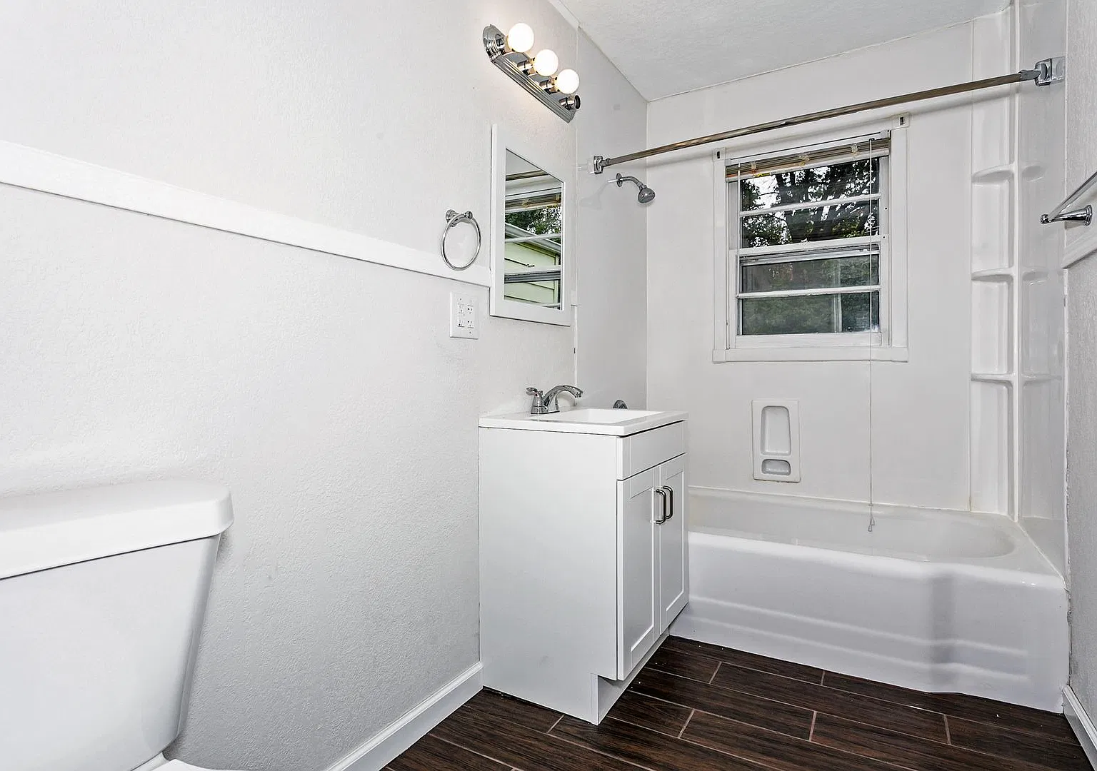 Newly Remodeled 3 Bedroom Home! — Photo 4