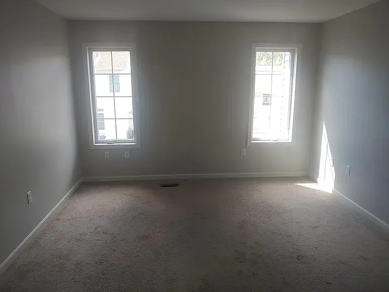 658 S Keyser Ave — Photo 16