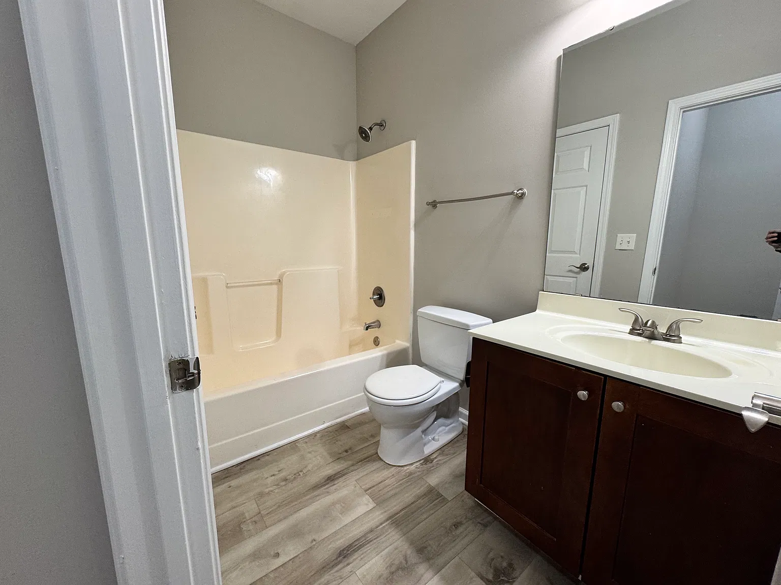 1 bed, 848 sqft, $1,200 — Photo 3