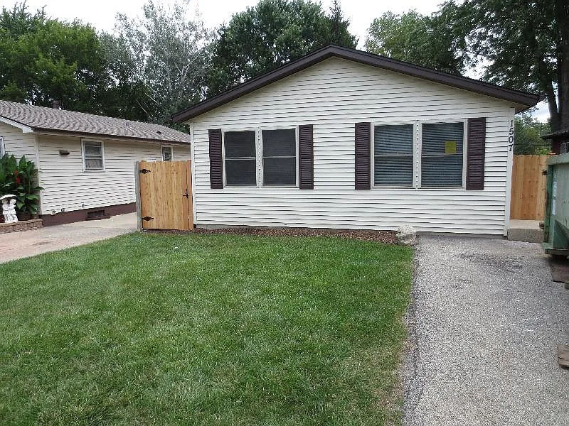 1507 Walnut Dr photo 1