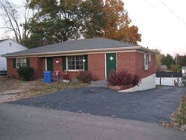 1st image of 210 Marian Dr