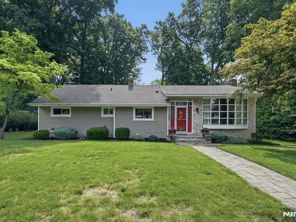 105 Winthrop Rd, Hillsdale, NJ 07642