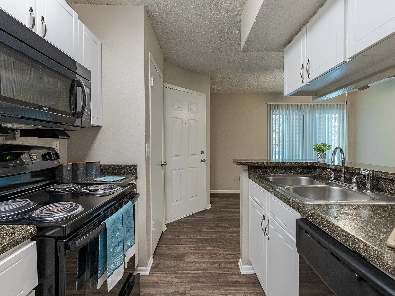 Hampton Greene Apartment Homes — Photo 4