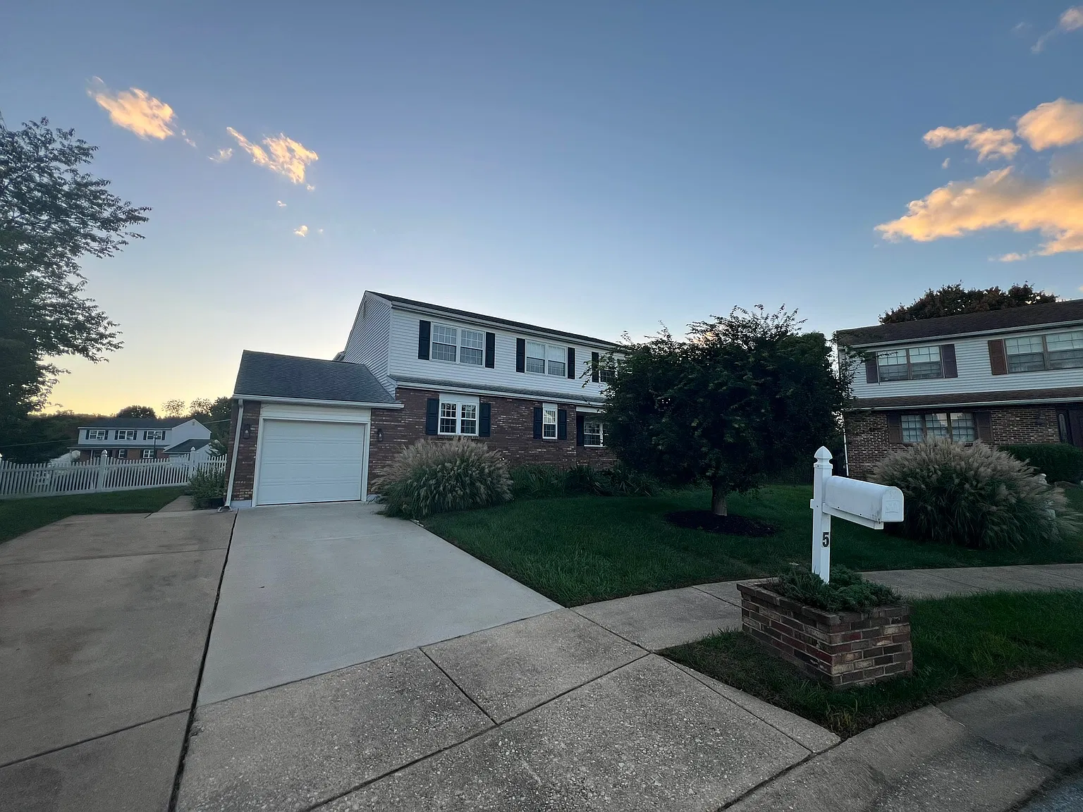 4 bed, 2.5 bath, 2600 sqft, $2,839 — Photo 3