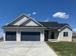 2725 N Eagle Ct, Wichita, KS 67226