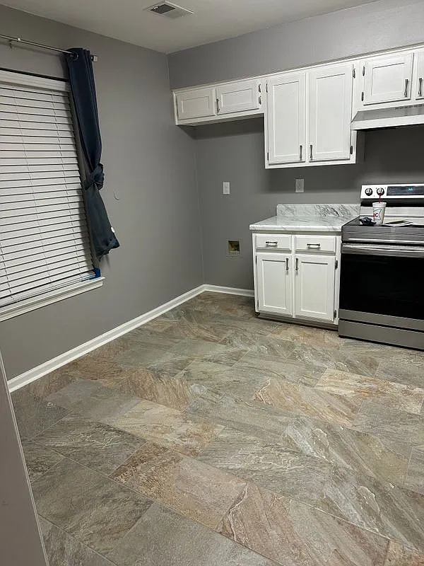 Building Photo - 8085 Creekwood Cir E
