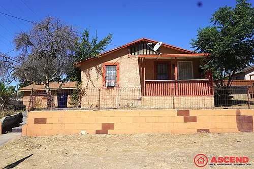 2418 N Inyo St Photo 1
