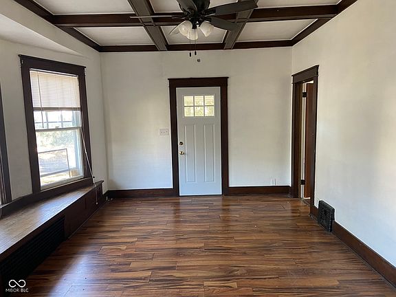 3rd image of 207 S Market St