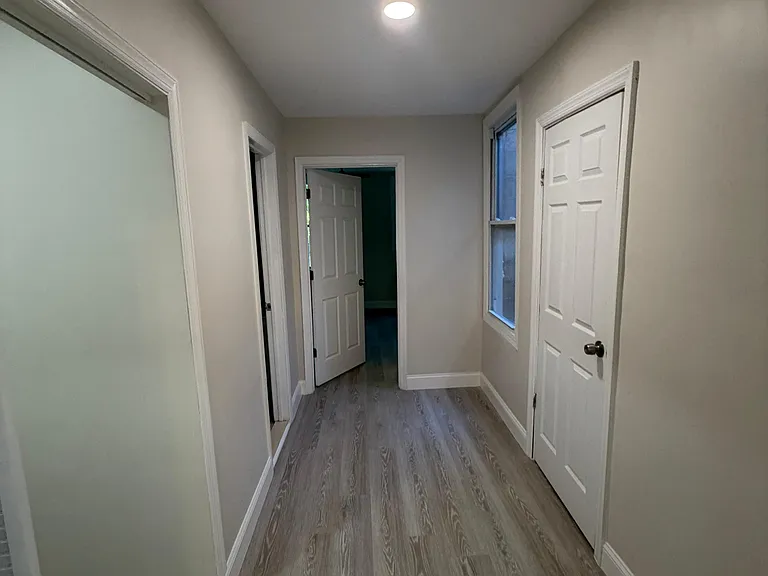241 Hawthorne Ave — Photo 4