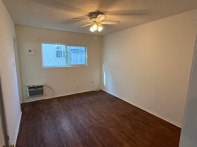 1012 S Tamarack Dr — Photo 4