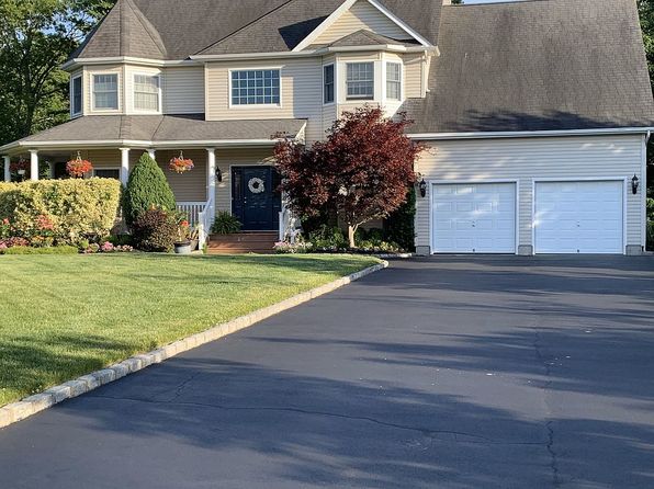 8 Gibbons Ct