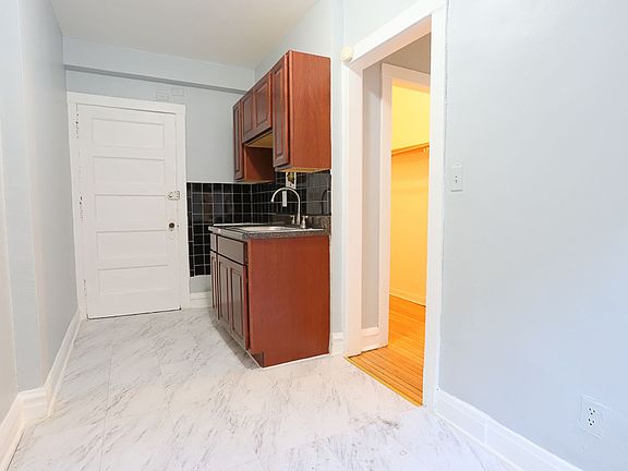 4th image of 4600-4608 N Beacon St #9