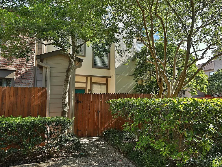 1201 McDuffie St #211 — Photo 2