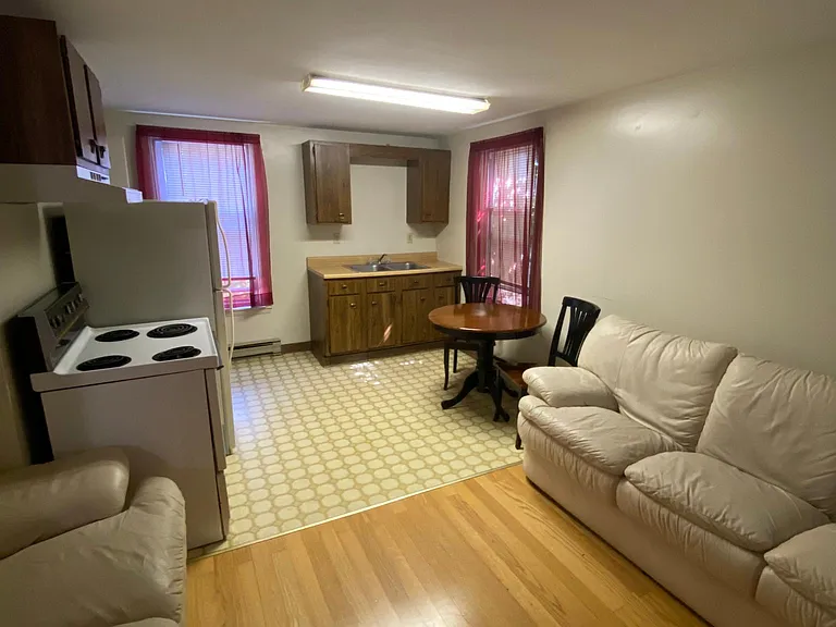 7-16 W Court St #7 — Photo 3