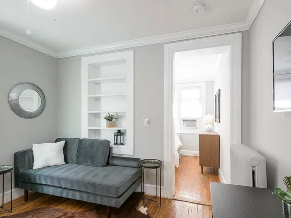 2136 O St NW #4, Washington, DC 20037