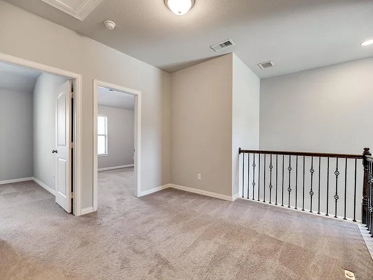 916 Brookville Ct — Photo 19