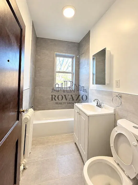 2 bed, 700 sqft, $1,850 — Photo 2