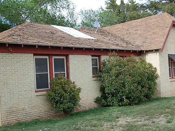 2nd image of 928 Crockett St