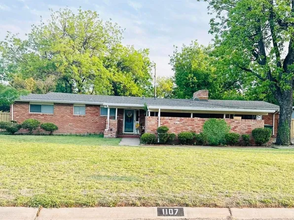1107 W Bloodworth St, Olney, TX 76374