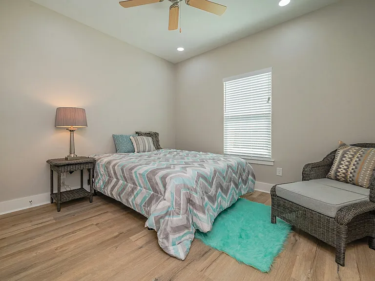 109 Mirage Ln — Photo 3