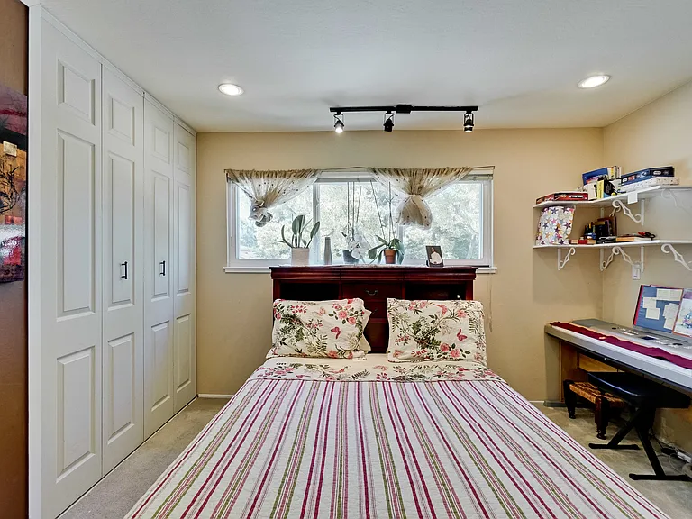 22671 Queens Oak Ct — Photo 18