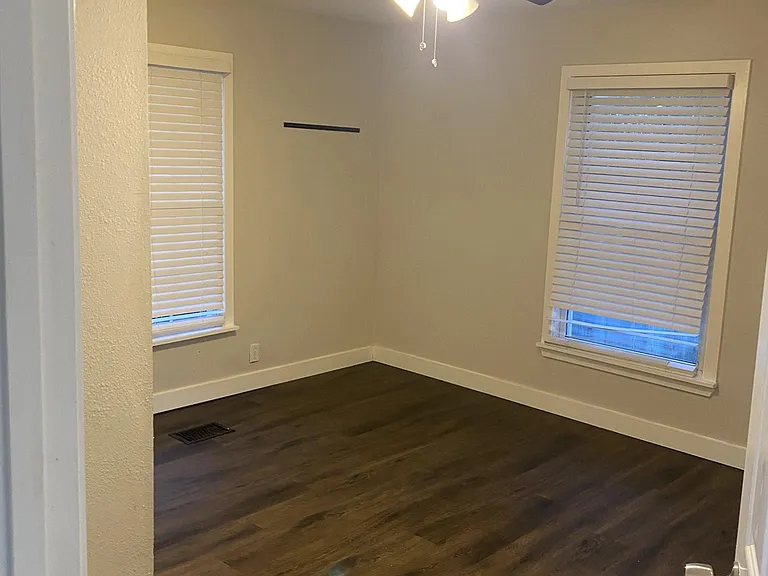 2924 Elam St — Photo 8