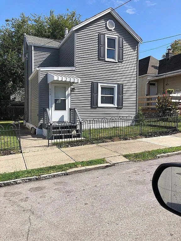 913 Maple Ave photo 1