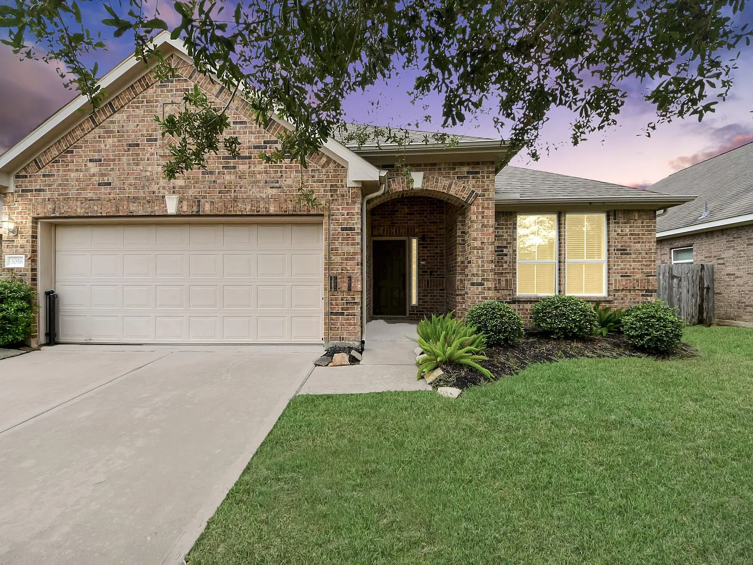 3 bed, 2.0 bath, 1949 sqft, $2,475 — Photo 1