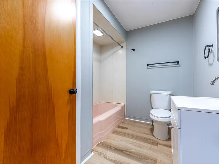 1228 E Centre St — Photo 14