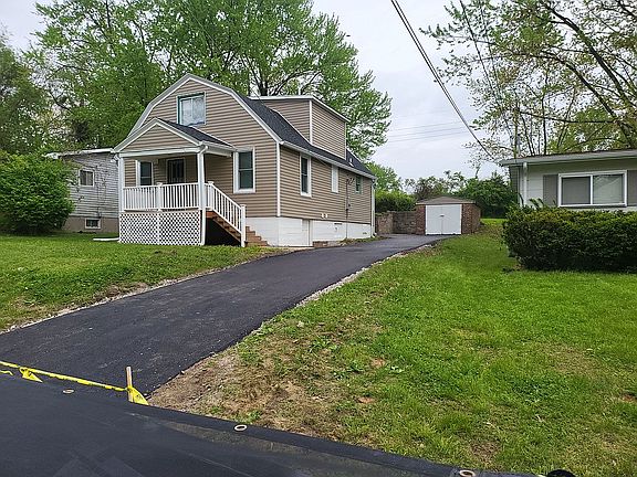 2nd image of 480 Adrian Dr
