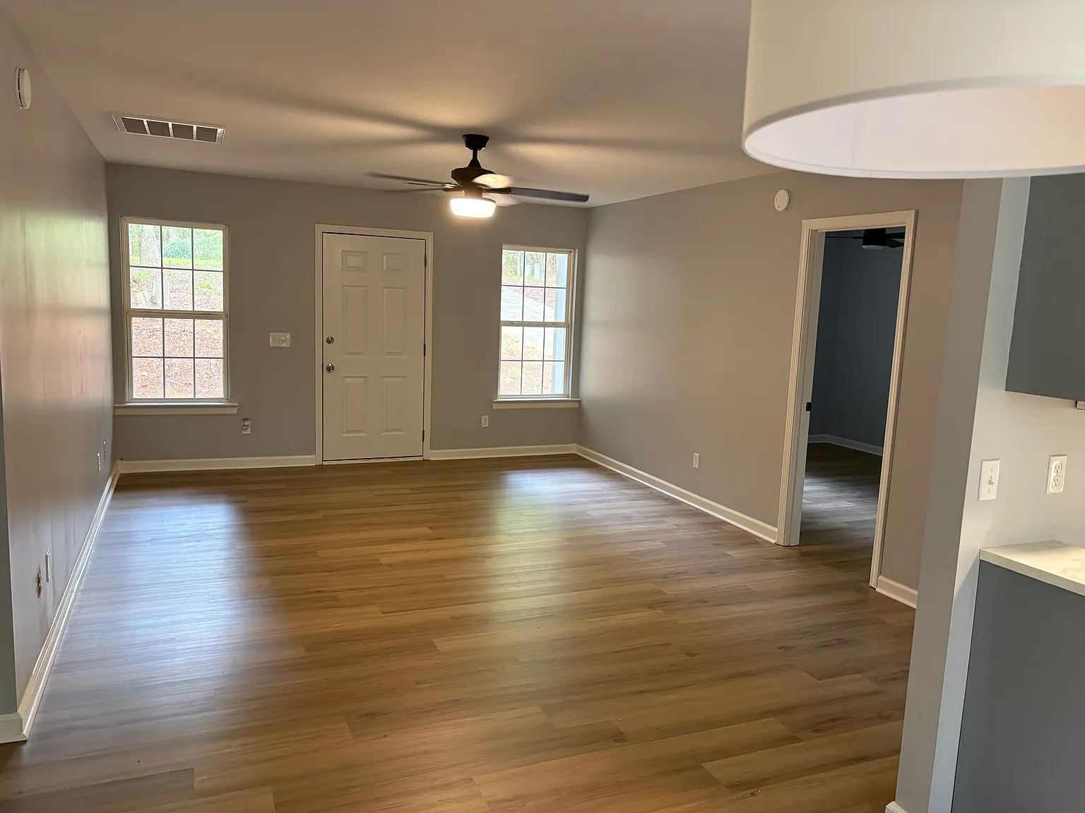 3 bed, 1008 sqft, $1,700 — Photo 2