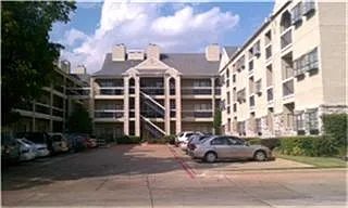 4800 W Lovers Ln Photo 1