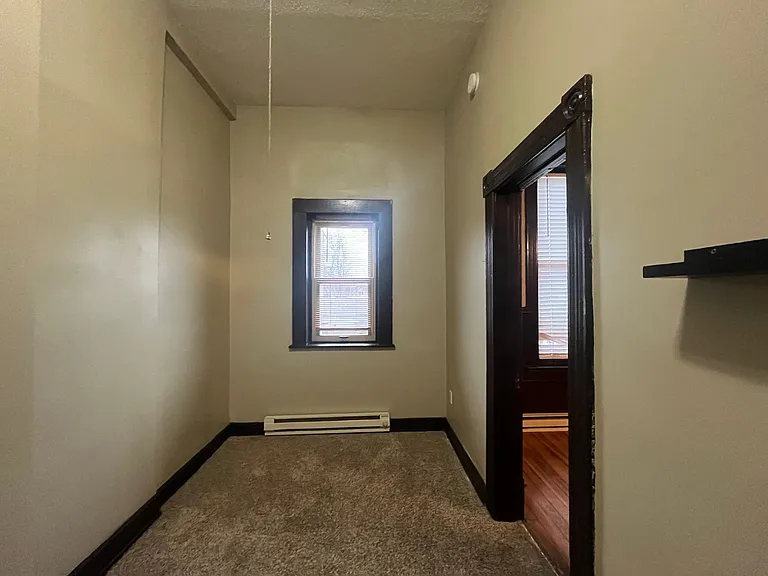 937 University Ave. West — Photo 9