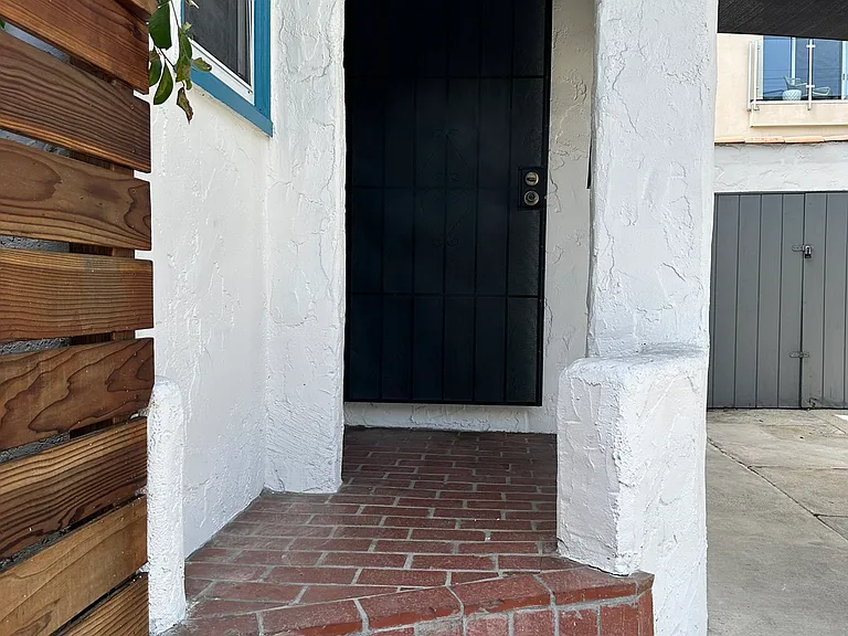 8268 Waring Ave — Photo 18