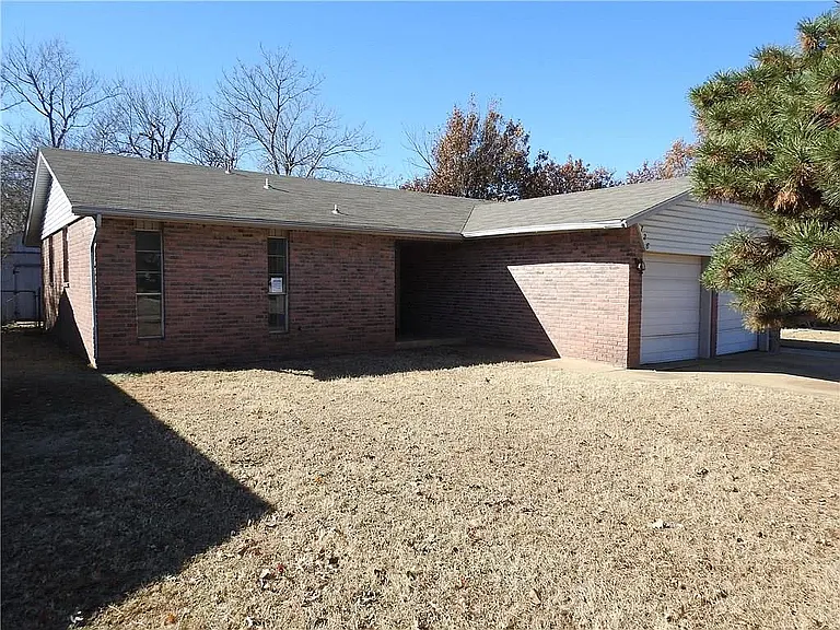 728 Garden Grv — Photo 5