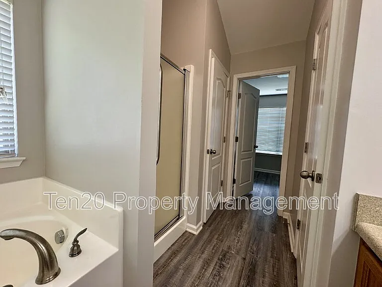 400 Gwynnes Way — Photo 13