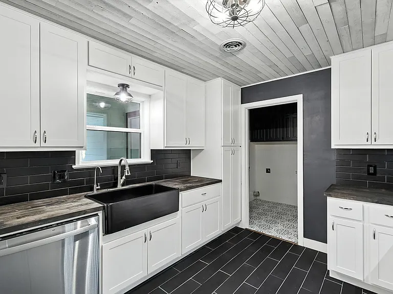 2902 Panhandle Dr — Photo 8