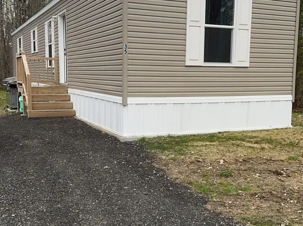 35 Pineland Drive, Winthrop, ME 04364