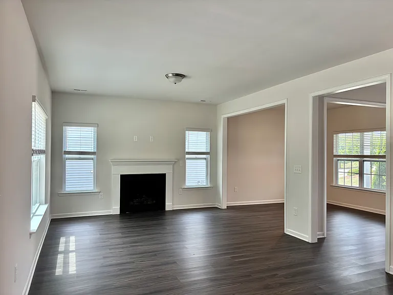 358 Falcon Ct — Photo 16