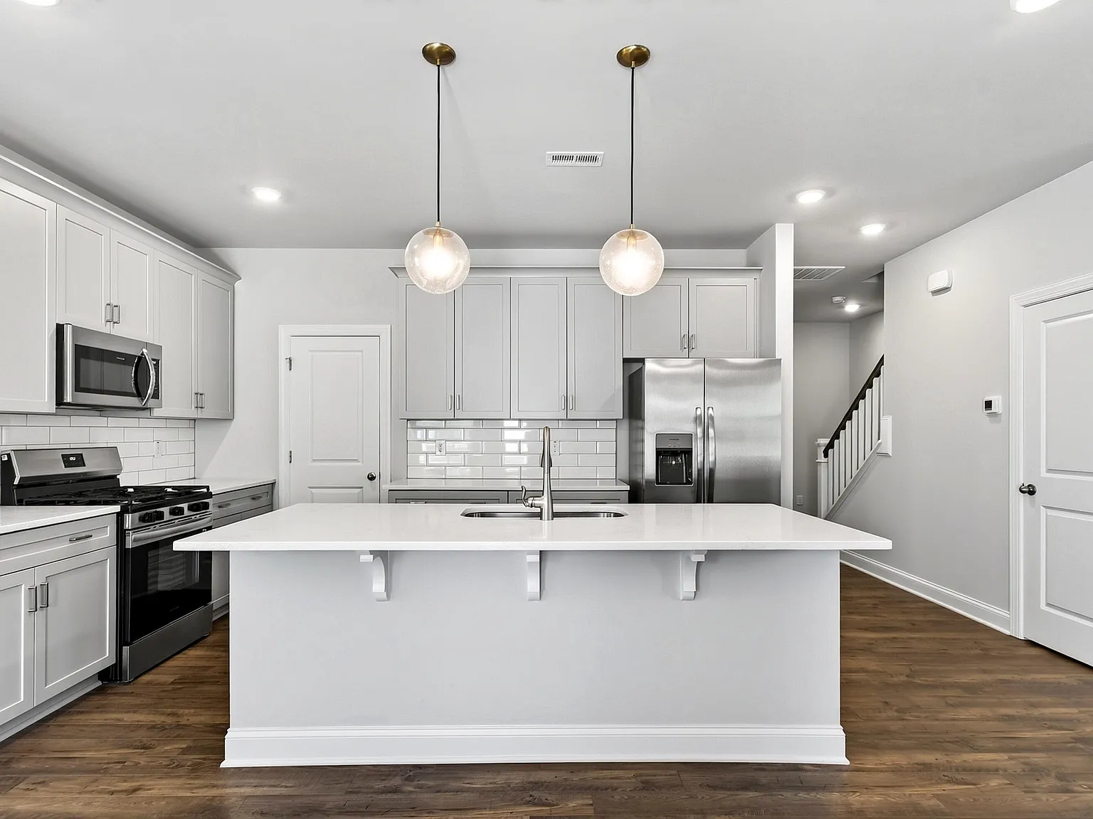 3 bed, 2.5 bath, 1756 sqft, $2,250 — Photo 3