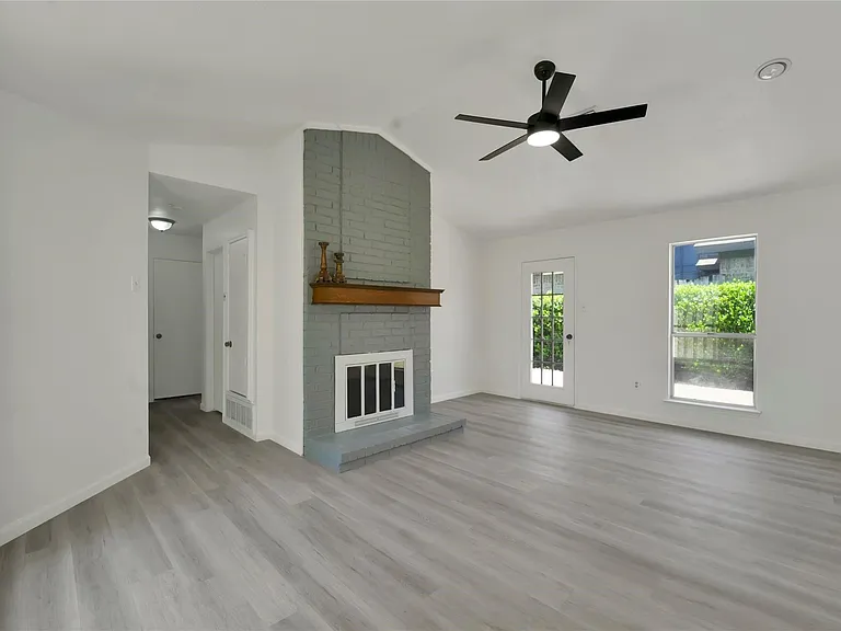 1019 Sanders Dr — Photo 5