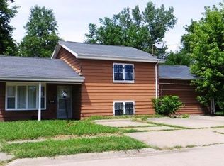 408 E Willow St, Carbondale, IL 62901