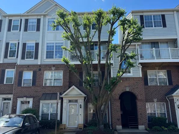 1724 Kingsgate Ct Unit 301, Alexandria, VA 22302