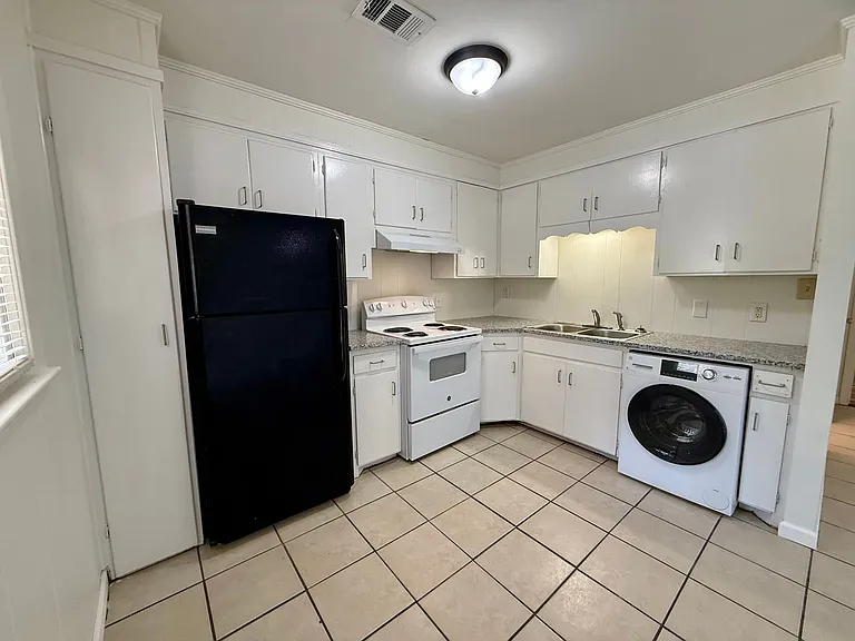 300 Olive St — Photo 19