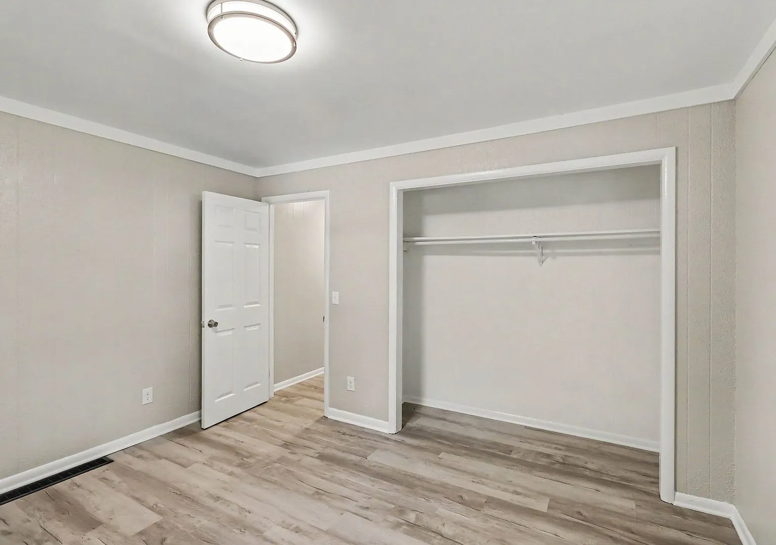 702 Fenimore Ave 3B/1BA Single-Family Home $1499- Ask about our Security Deposit Alternative! — Photo 3