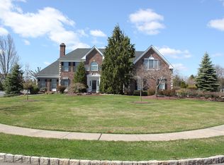 10 Norfolk Dr, Princeton Junction, NJ