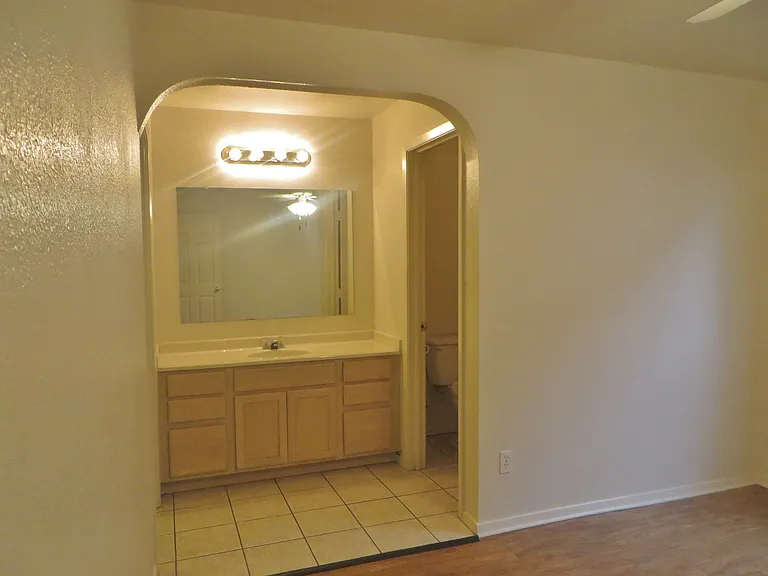 2216B Katy Ln — Photo 12