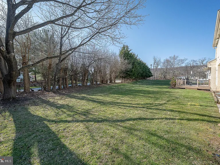 1099 Armstrong Ct — Photo 46