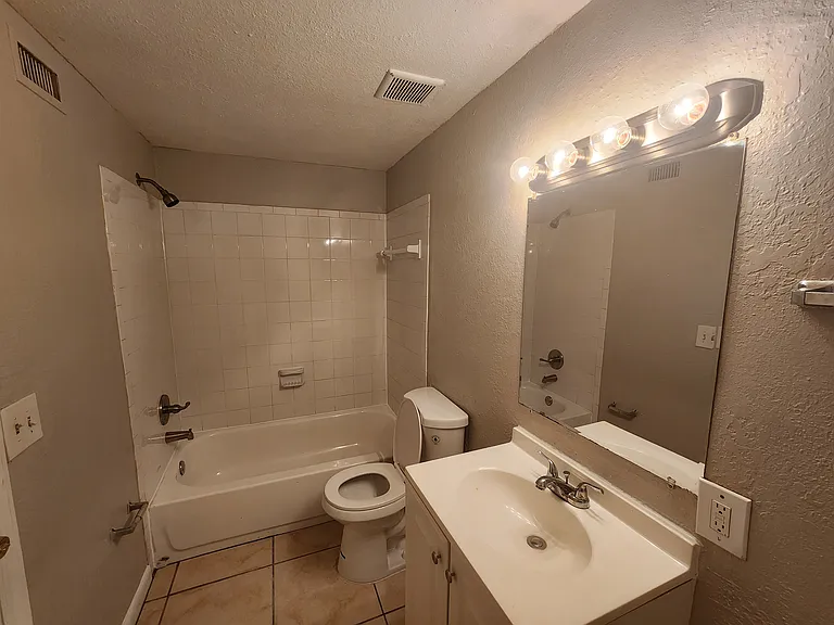 9814 N 11th St #B — Photo 10
